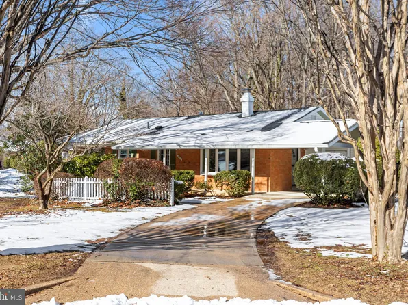 6702 Capstan Dr, Annandale, VA 22003