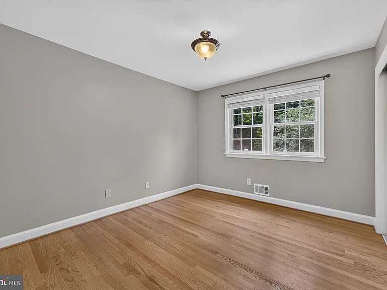6443 Walters Woods Dr — Photo 32