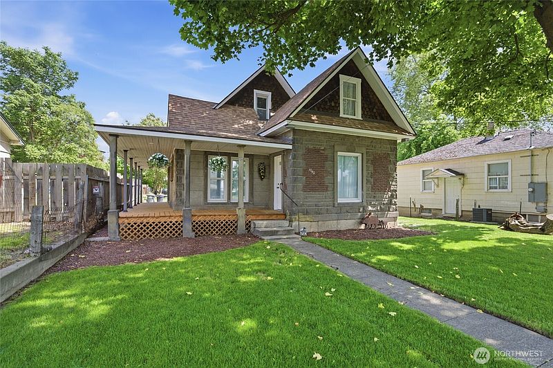 2nd image of 1040 Pomona Street