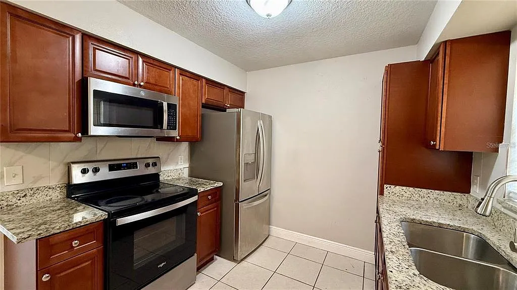 2 bed, 1.0 bath, 912 sqft, $1,250 — Photo 3
