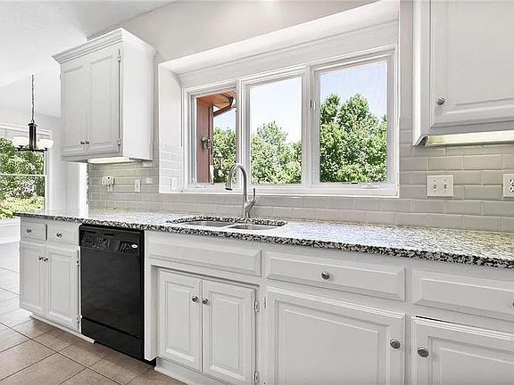 3rd image of 14814 England St