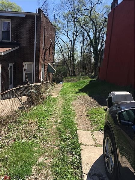 2nd image of 545 N Aiken Ave