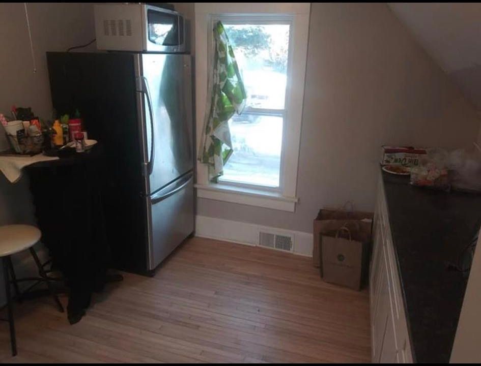 1st image of 998 Armstrong Ave #2