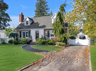 5 Midland Dr, New Hyde Park, NY 11040