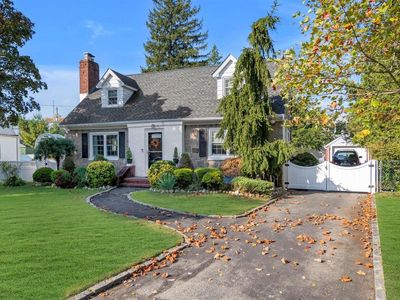 5 Midland Drive, New Hyde Park, NY, 11040