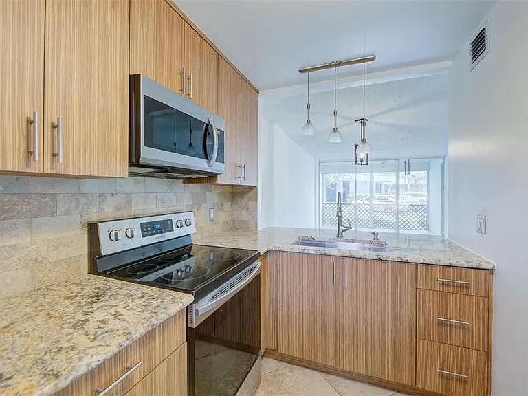 113 Royal Park Dr #1H — Photo 5