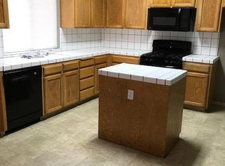 5267 E Wildflower Ln, Fresno, CA 93725
