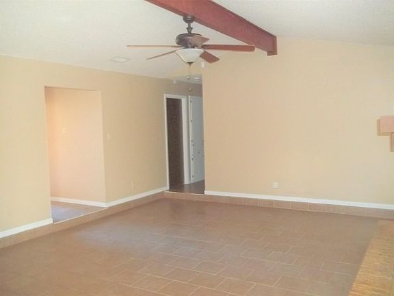 5th image of 1410 Janet Ln