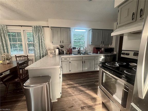 4th image of 2709 Turner Rd