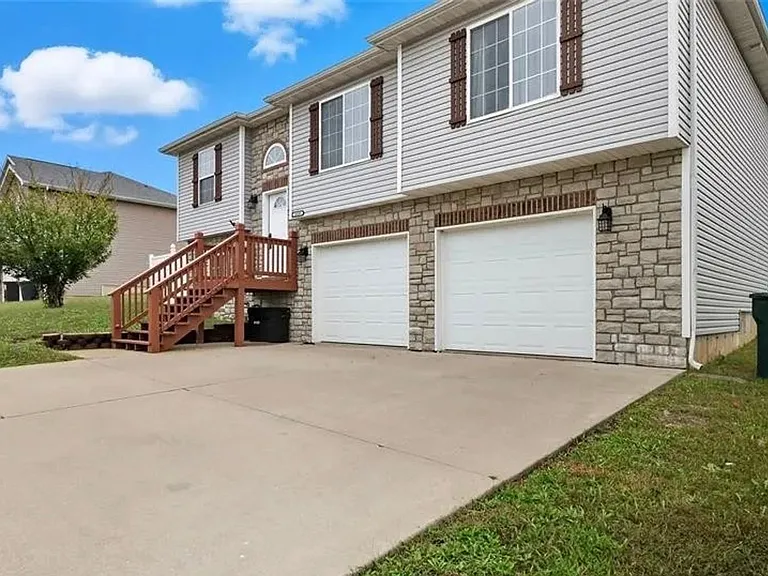 16185 Hershey Rd — Photo 3