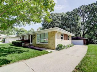 5420 Moorehead Ln, Greendale, WI 53129