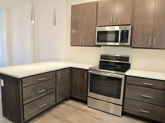 5th image of 2200 Tremont Pl #9