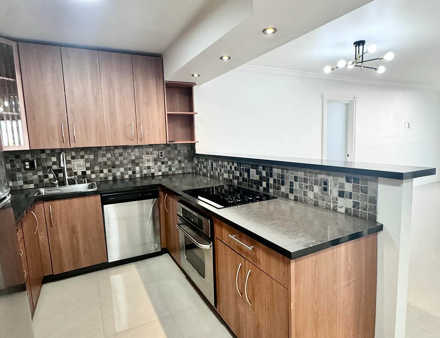 2 bed, 2.0 bath, 1400 sqft, $2,900 — Photo 1