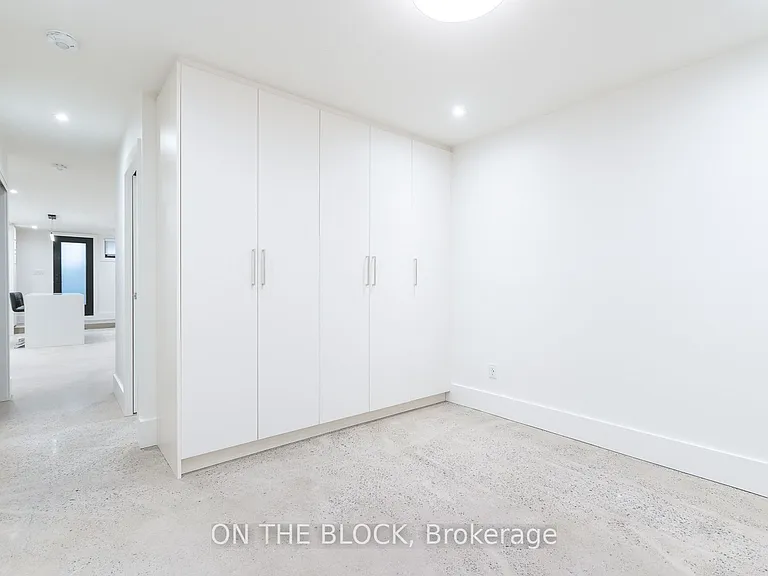 1041 College St — Photo 14