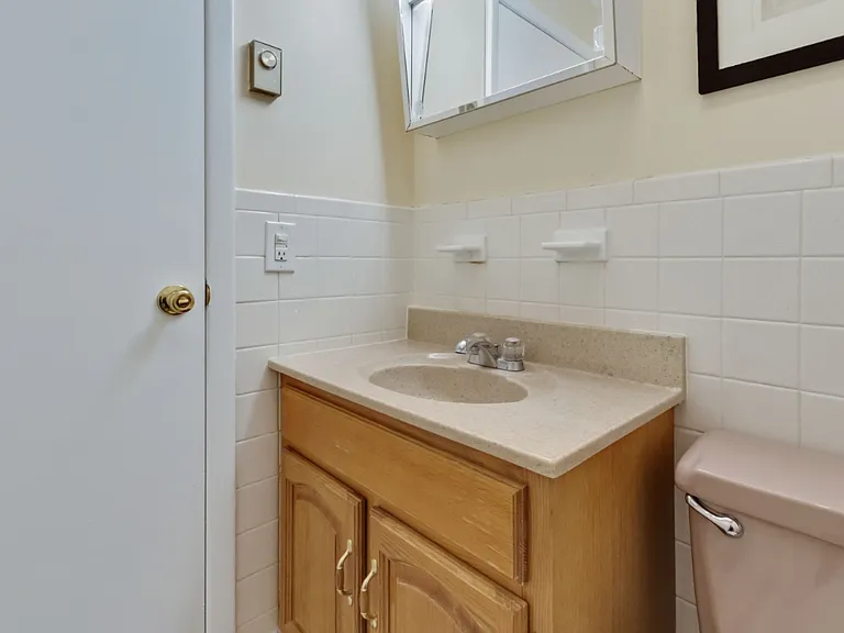 West Hill Apartments — Photo 25