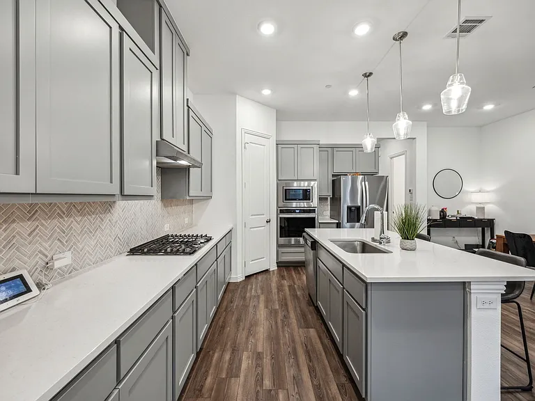 3325 Switch St — Photo 6