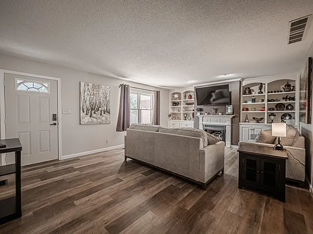 3 bed, 1586 sqft, $3,500 — Photo 4