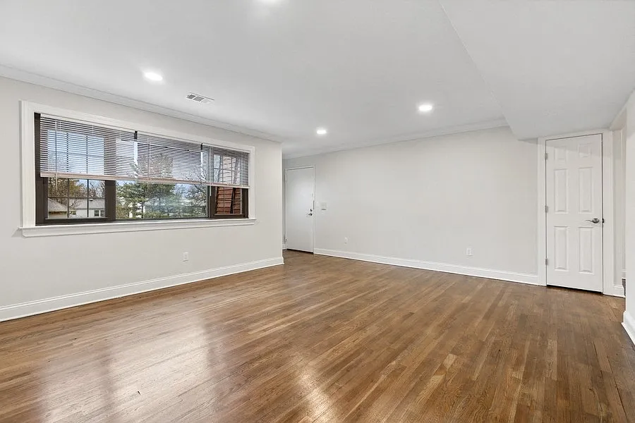 Metuchen Plaza Apartments — Photo 4