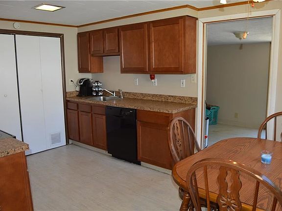 4th image of 586 Simons Dr