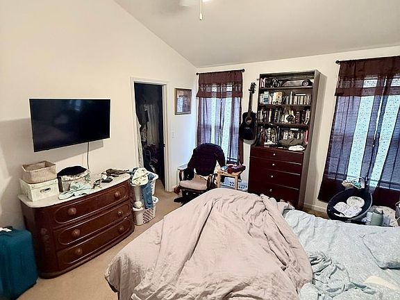 5th image of 185 Tall Pine Ln