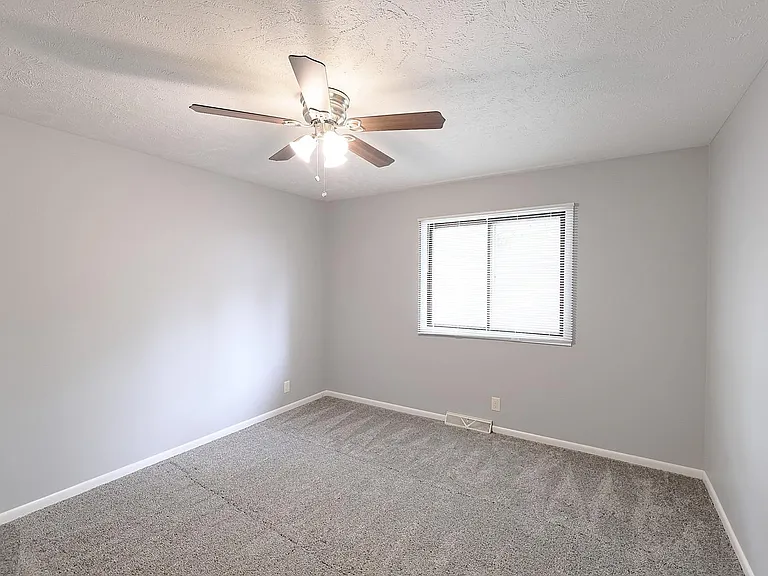 1025 Kent St — Photo 9