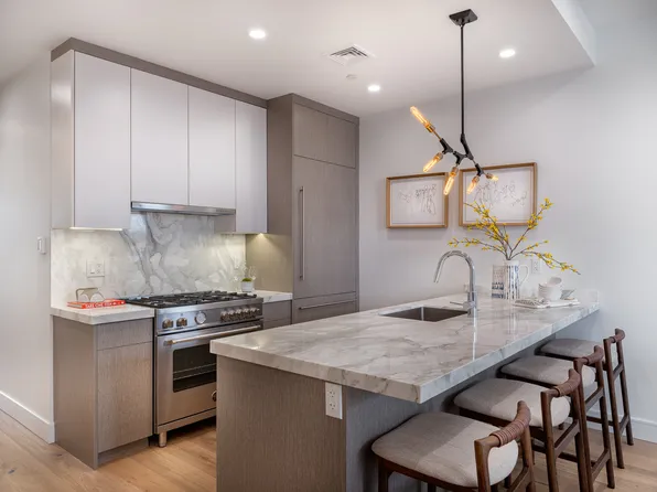 21-31 Shore Boulevard 3D image 2 of 14