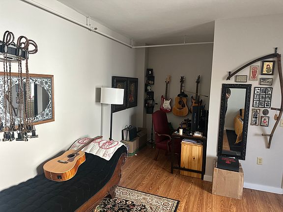 5th image of 136 E Genesee St APT 401