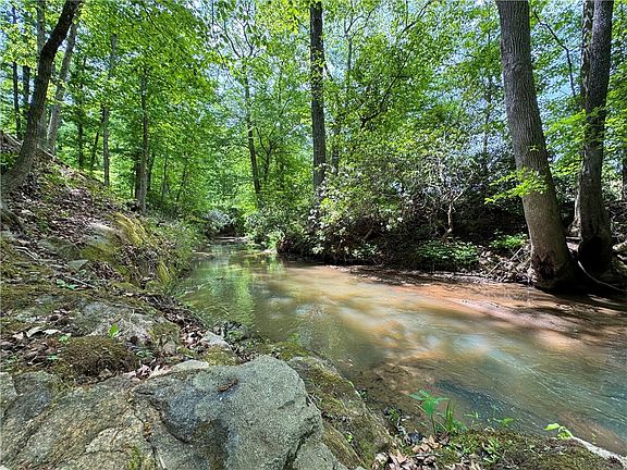 4th image of 164 Creekside Dr