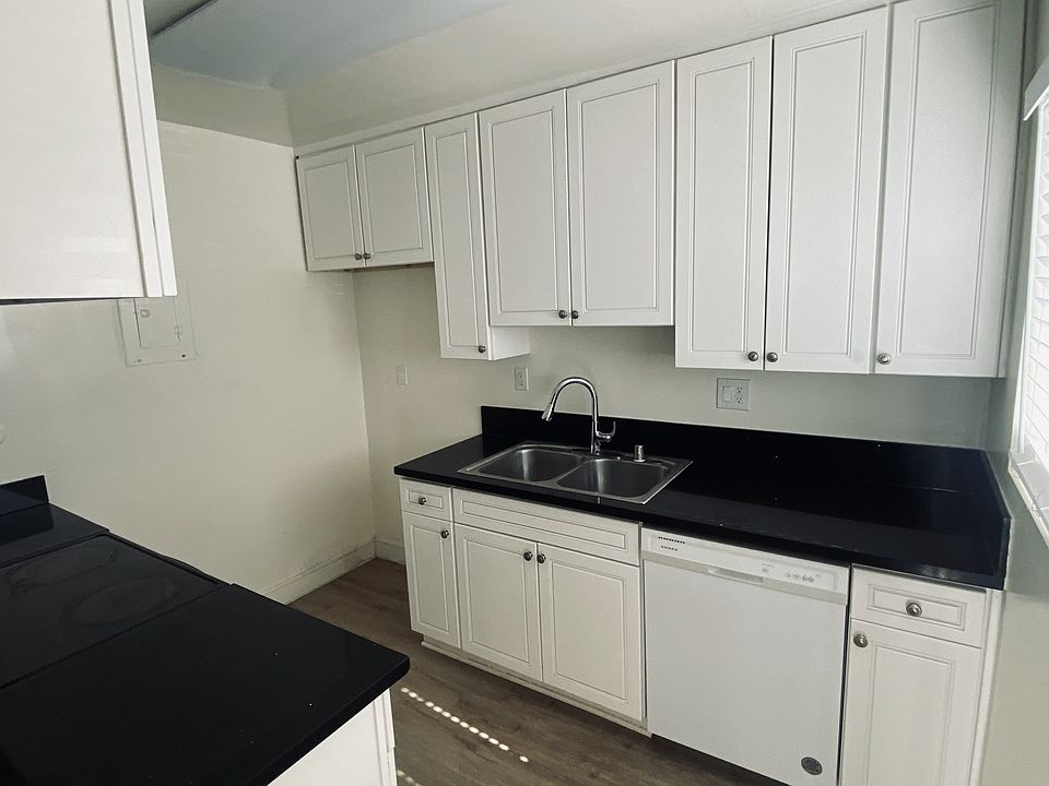 1st image of 18606 Burbank Blvd #18618