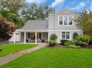 57 Plymouth Rd, Great Neck, NY 11023