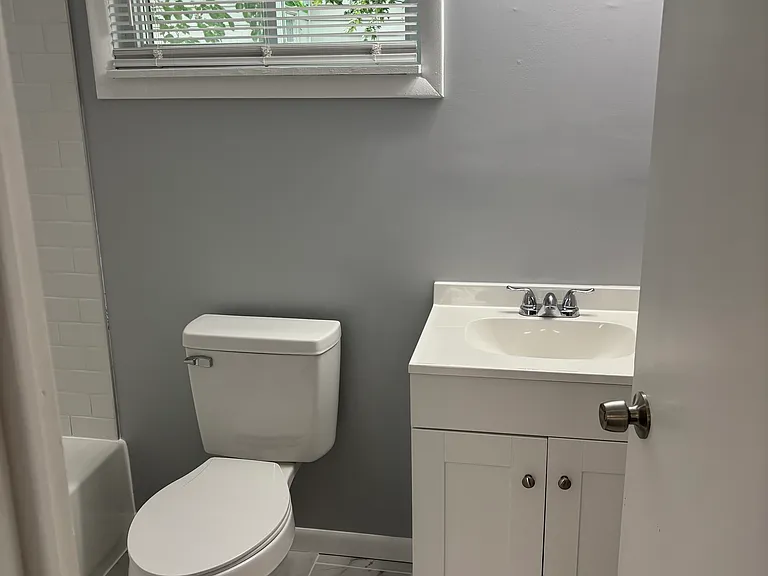 22441 Ridgeway St — Photo 37