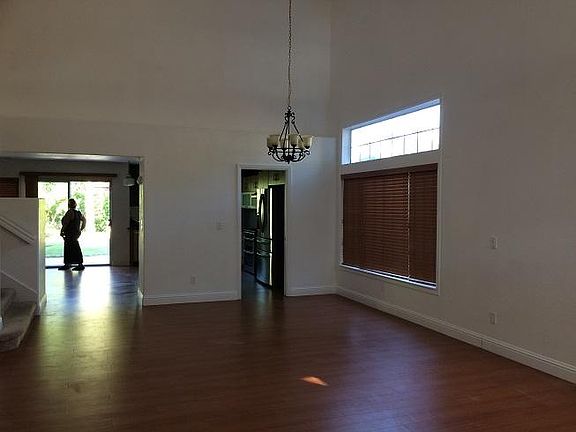 5th image of 655 Larkspur Dr