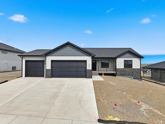 3rd image of 4823 Papillion Dr
