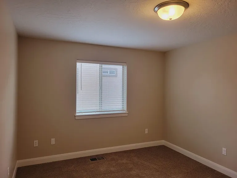 90 E 1600 N — Photo 16