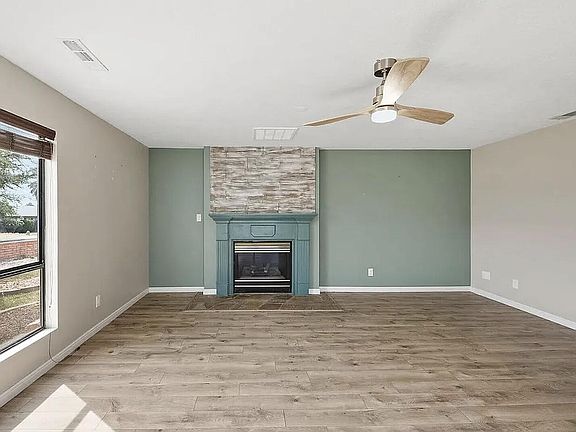 4th image of 1639 N Scenic Dr