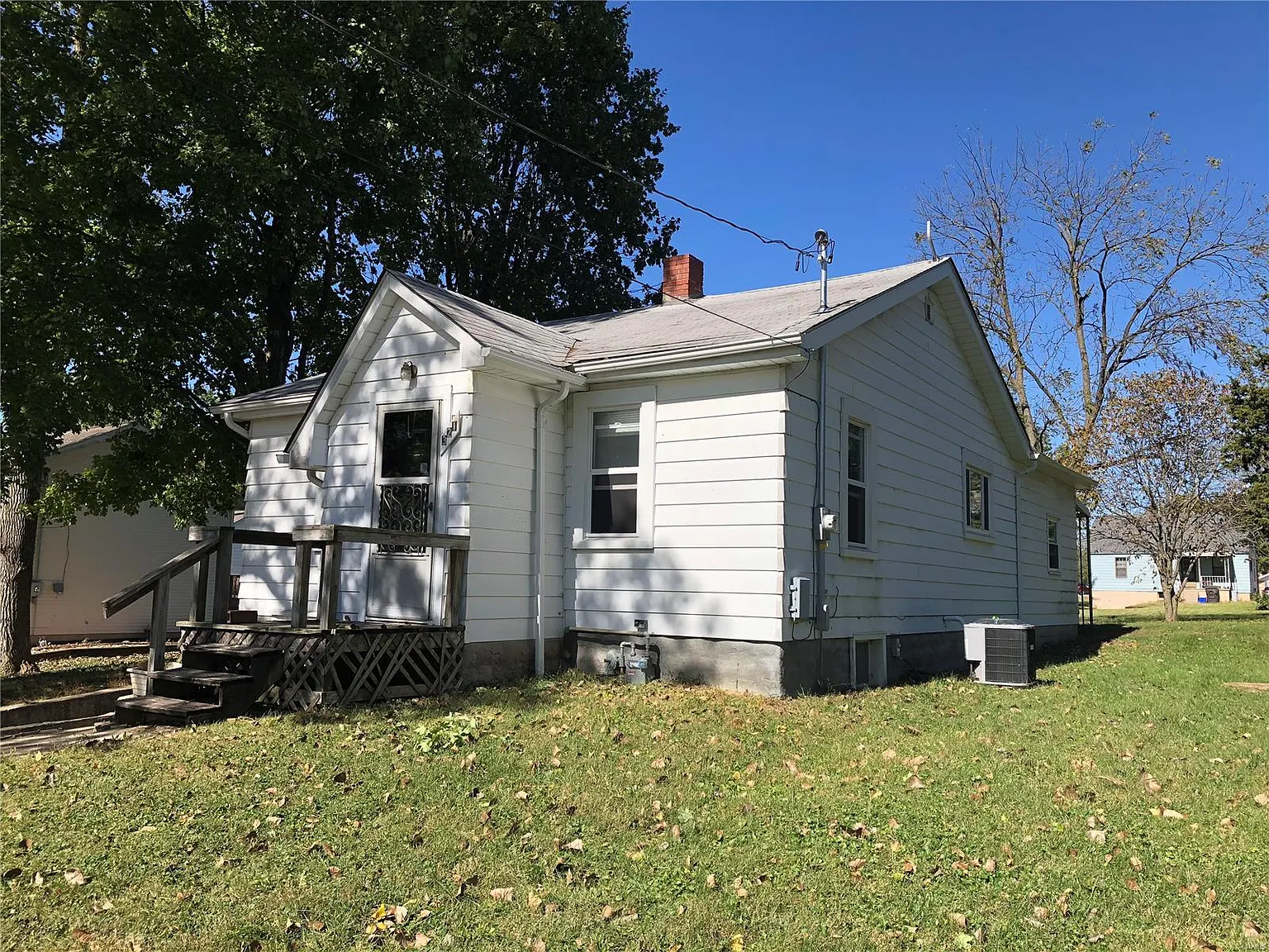 321 Oak Dr photo 1
