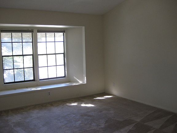 Master bedroom w/o furniture