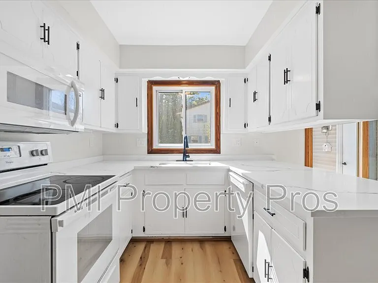 8148 S 88th St — Photo 15