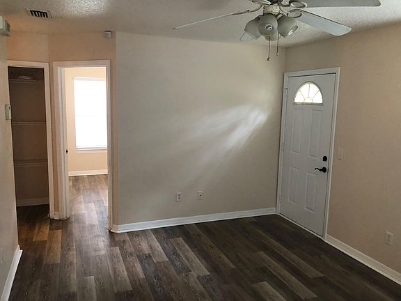 2nd image of 614 Daniels St