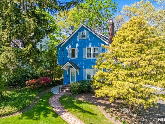 52 7th Ave, Westwood, NJ 07675