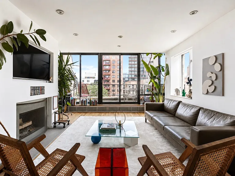 130 Barrow St #Penthouse 512 — Photo 1