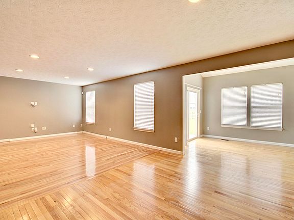 2nd image of 576 Panzeretta Dr