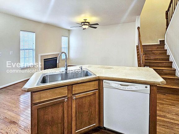 5th image of 115 Executive Cir