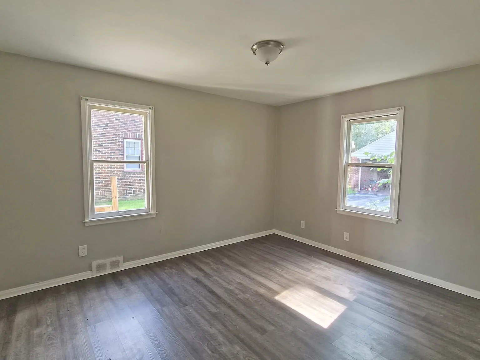 Chester Drive 4230 - 4232 - 4230 — Photo 4