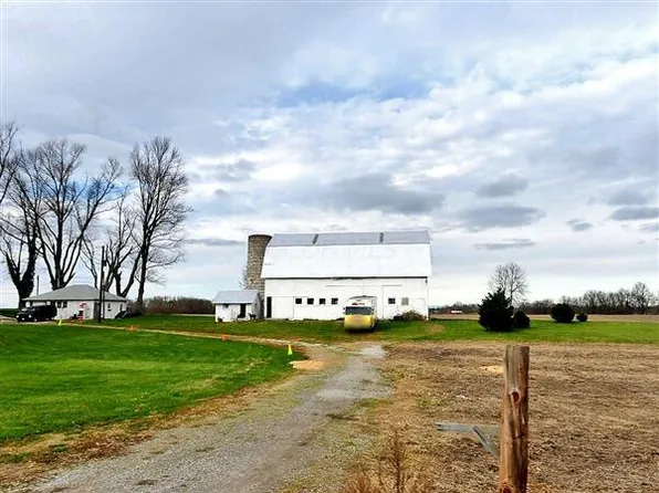 3082 Palmer Rd, Hebron, OH 43025