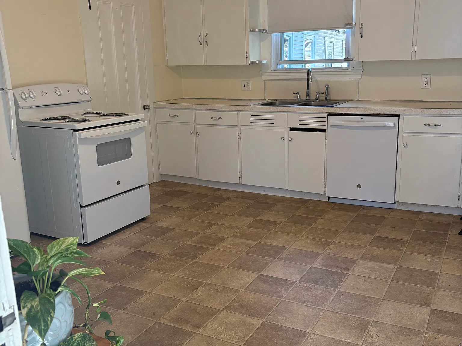 2 bed, $1,650 — Photo 4