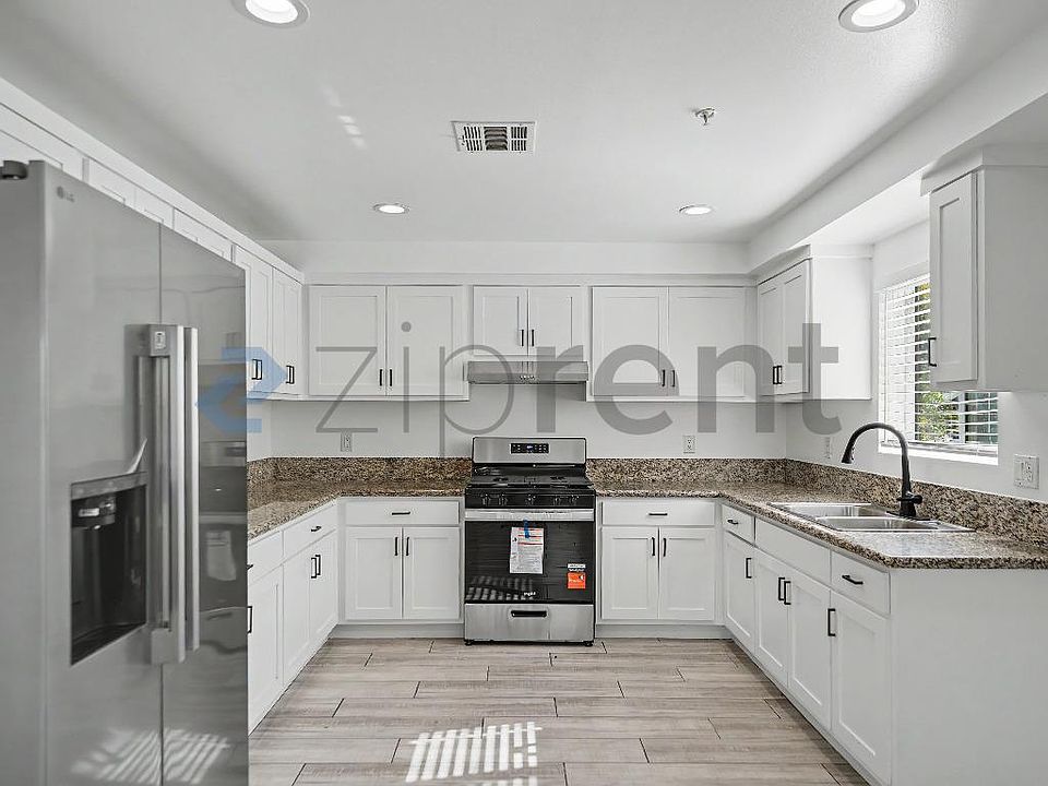 1st image of 826 W 80th St