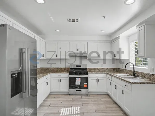 826 W 80th St, Los Angeles, CA 90044