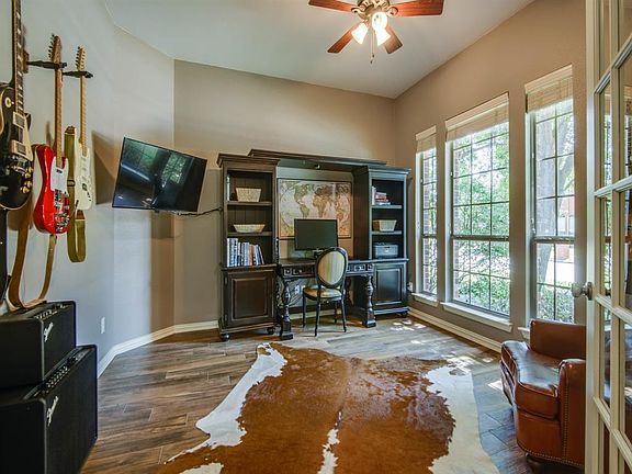 5th image of 6204 Blackstone Dr