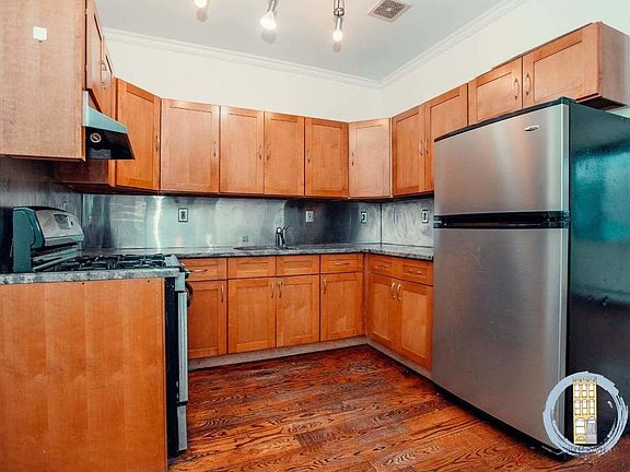 4th image of 20 Underhill Ave APT 2
